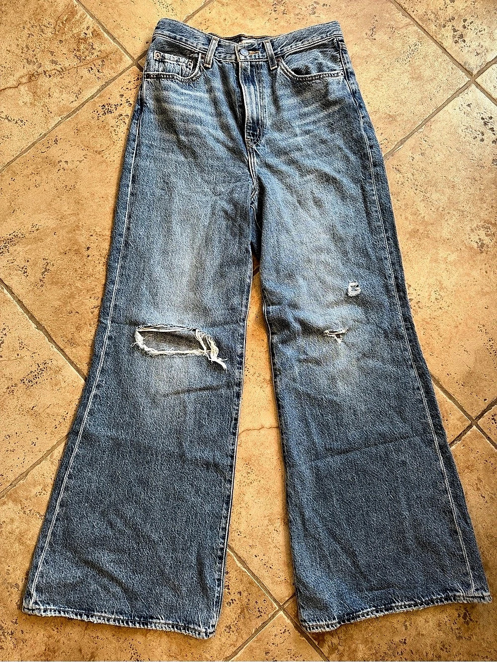 Levi’s Wide Leg Jeans Distressed Waist 28